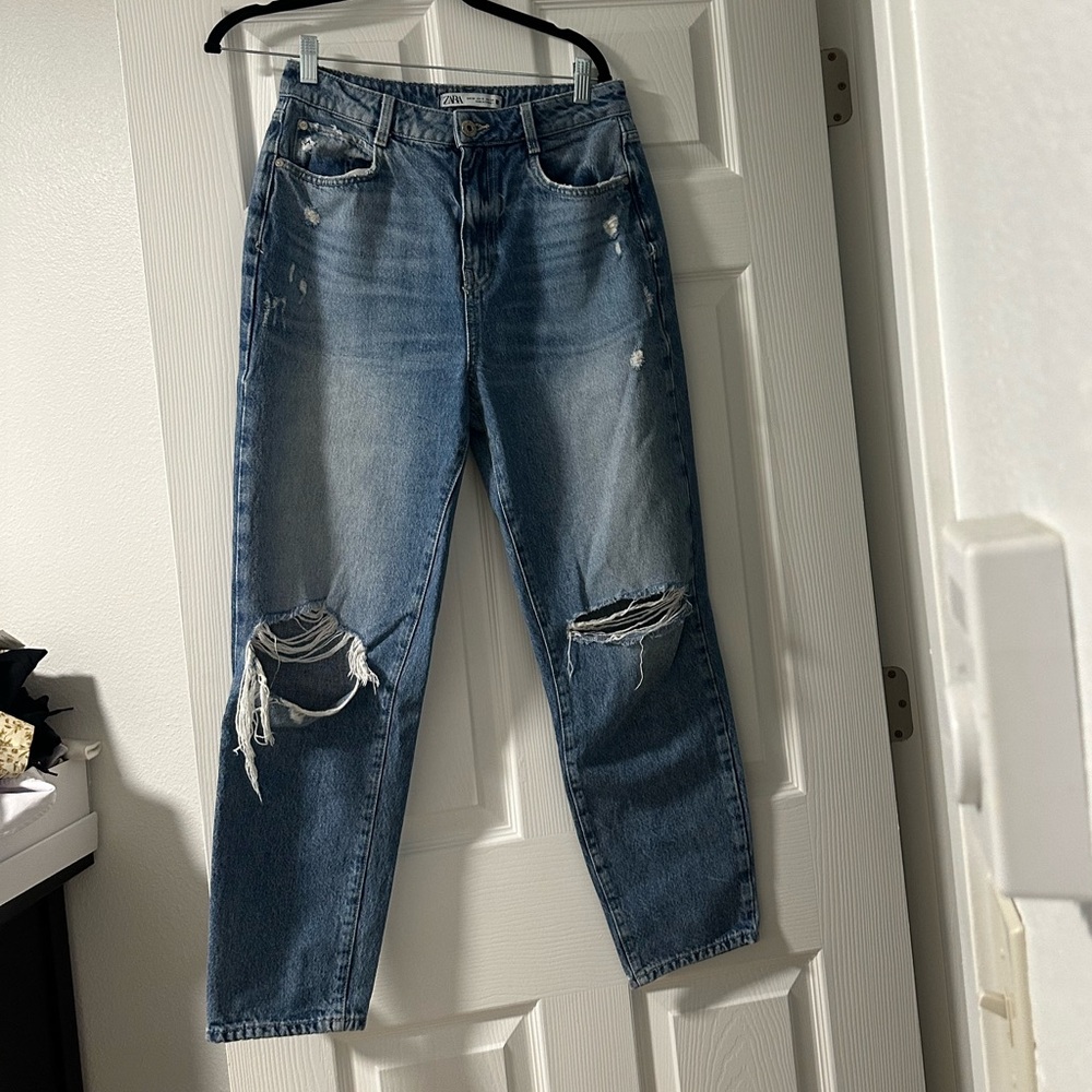 Zara distressed Mom Jeans Size 6
